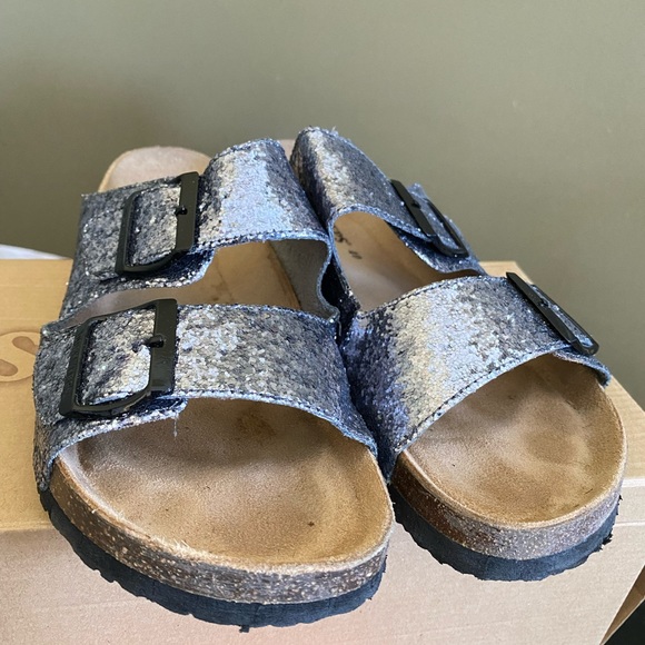 DOCKSTEPS | GUNMETAL GLITTER SANDAL | SIZE 9 - Picture 3 of 6